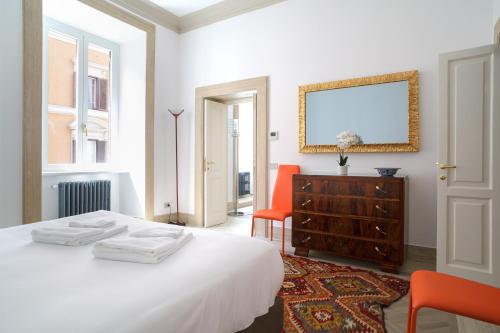 Charm & Elegance off Via Veneto 2BR, 2BA