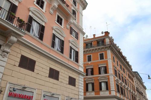 Charm & Elegance off Via Veneto 2BR, 2BA
