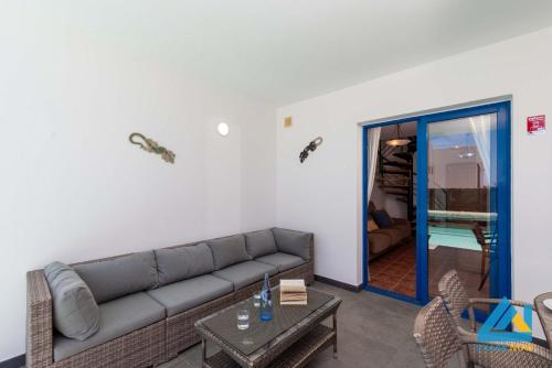Villa Bella - Sea Views Near Marina Rubicon by Villas Now Ltd