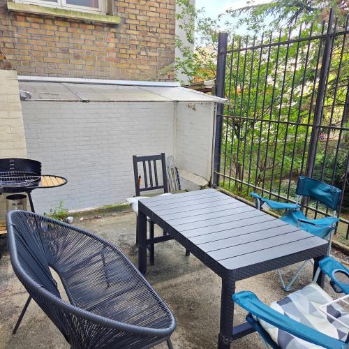 Loft with Private Terrace Canal St-Martin 4P