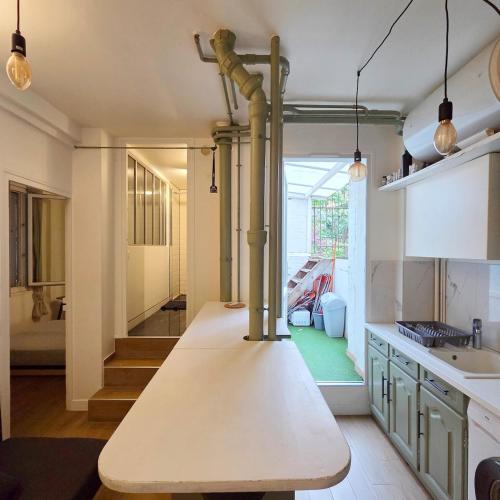 Loft with Private Terrace Canal St-Martin 4P