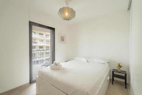 New Building- Appartement neuf lumineux vue Mer, tramway L3 au pied de immeuble à 10 à 15 mns d'aéroport, centre ville & promenade anglais