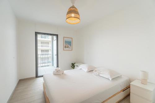 New Building- Appartement neuf lumineux vue Mer, tramway L3 au pied de immeuble à 10 à 15 mns d'aéroport, centre ville & promenade anglais