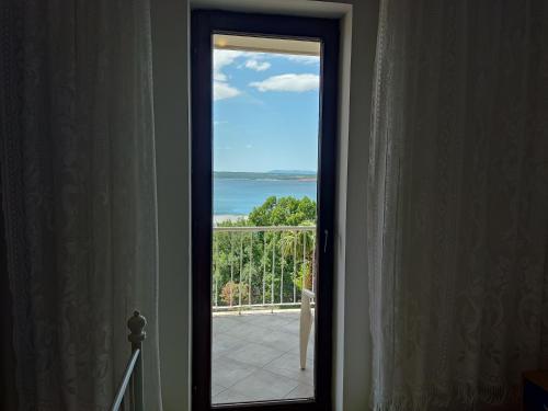 Cheapest and comfortable Guesthouse just approx 100m to sea, near Sandy Beach