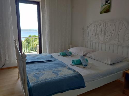 Cheapest and comfortable Guesthouse just approx 100m to sea, near Sandy Beach