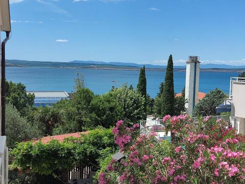 Cheapest and comfortable Guesthouse just approx 100m to sea, near Sandy Beach