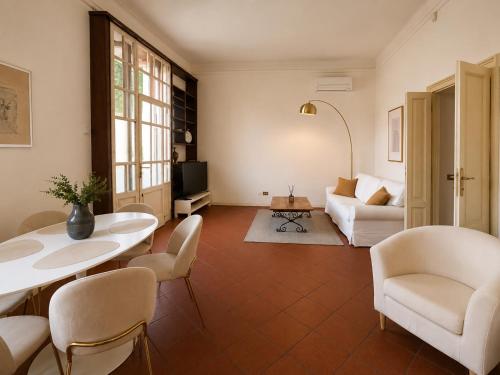 Private Garden & Free Parking - 2 Bedroom Apartment