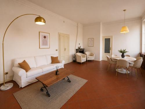Private Garden & Free Parking - 2 Bedroom Apartment