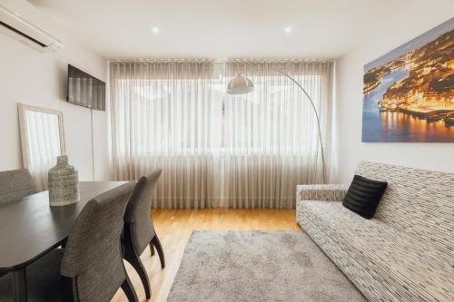 Heart of the City Apartment by Vacationy