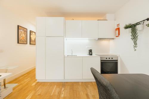 Heart of the City Apartment by Vacationy