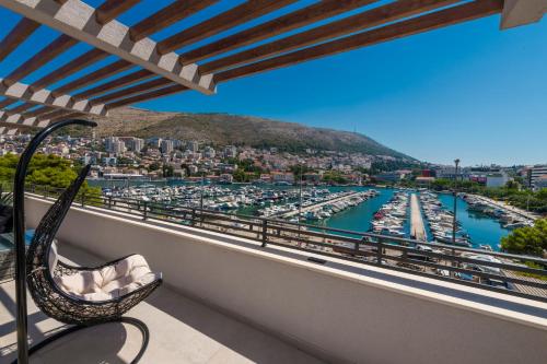 DLC Deluxe Penthouse with Terrace & Sea View