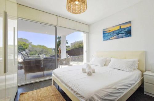 a bedroom with a bed with a teddy bear on it at Kanavayen Tres in Santanyi