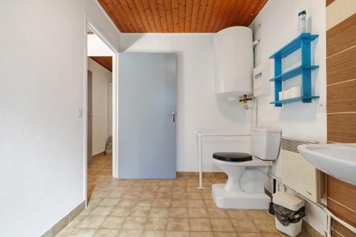 a bathroom with a toilet and a sink at 10. cerisiers option clim- 4 pers in Calviac