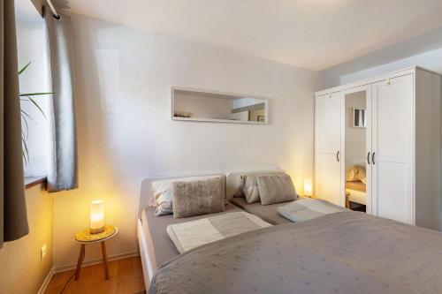 a small bedroom with a bed and a mirror at Fewo in der Altstadt - Enz in Bietigheim-Bissingen