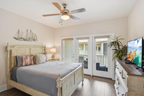a bedroom with a bed and a ceiling fan at Garden Cottage 89 in Jekyll Island