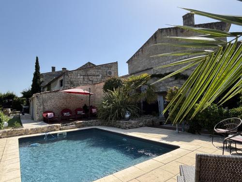 a swimming pool in front of a building at LA MAISON JEROBOAM in Saint-Estèphe