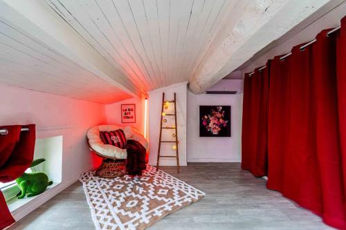 Air-conditioned two-room apartment Free parking Close to Aude