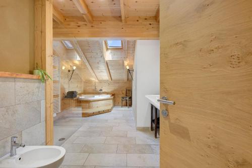 a bathroom with a sink and a bath tub at Schwabl Auf Der Ebene in Meltina