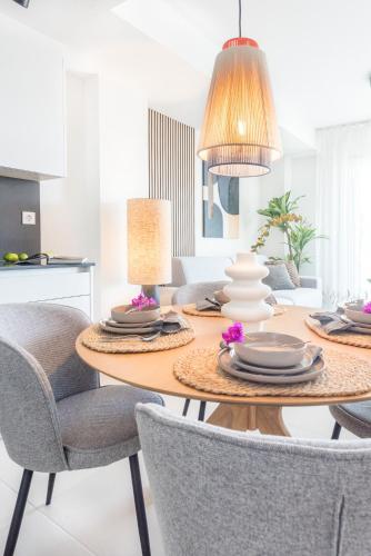 Modern Apartment with Terrace & Pool in Estepona