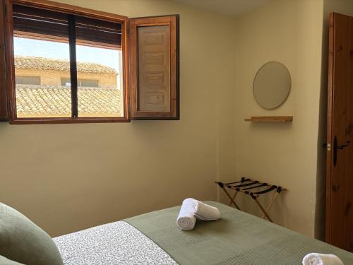a bedroom with a bed and a window at El Redoble de Moratalla in Moratalla