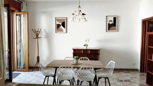 a dining room with a wooden table and chairs at Appartamento Mancaversa Centro, 200m mare in Marina di Mancaversa