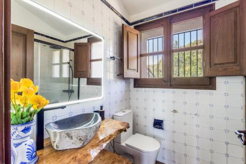 a bathroom with a sink and a toilet at Apartamento II Els Cucons in Sant Pere de Ribes