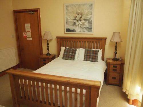 Un pat sau paturi într-o cameră la Craignay Guest House