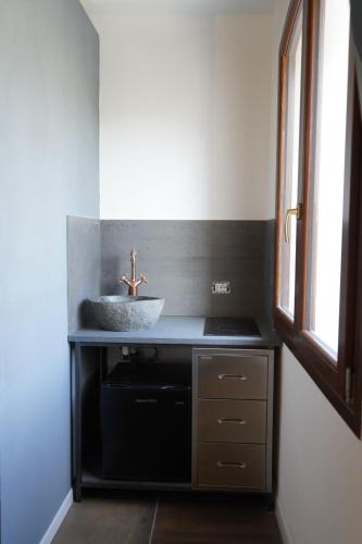 a bathroom with a sink and a window at L'antica Dimora Fronte Mare in Finale