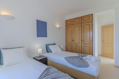 #375 Spacious Townhouse with Pool, BBQ & Parking