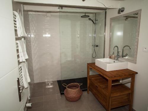 Ванная комната в Maison d'hôtes les Escures