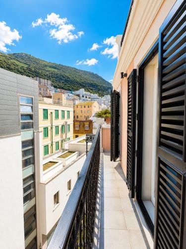 Foto Grand Central House - Deluxe Two Bedroom - GibraltarStay Apartments 3