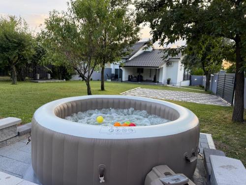 a large tub with balls in it in a yard at Apartman 28 in Arandelovac
