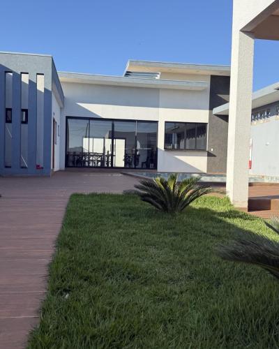 Casa y Quincho con Piscina Saltos Luxury