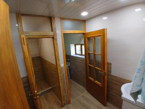 a bathroom with two bunk beds and a toilet at Vardeni Guest house in Dsegh