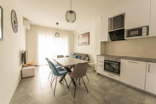 Modern apartment with two bedrooms near the sea