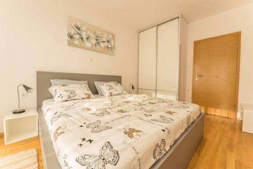 Modern apartment with two bedrooms near the sea
