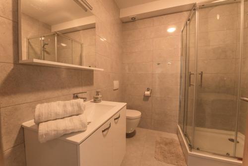 Modern apartment with two bedrooms near the sea