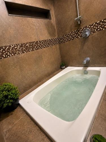 a bath tub filled with water in a bathroom at Casa Di Manuelito in Monterrey