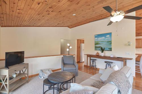 a living room with a couch and a tv at Wingaerchic in Gloucester
