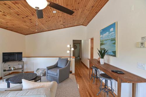 a living room with a couch and a table at Wingaerchic in Gloucester