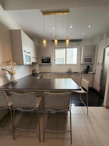 Grand Appartement Promenade des anglais vue Mer - Quartier Magnan