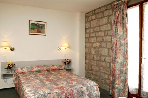 Postel nebo postele na pokoji v ubytování Hotel Chante-Perdrix