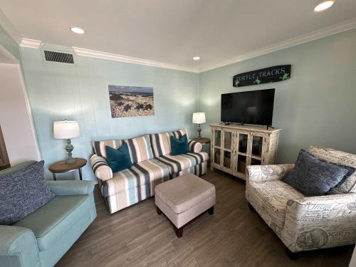 Hilton Head Resort 2BR Near Beach Pools Hot Tub photo 3