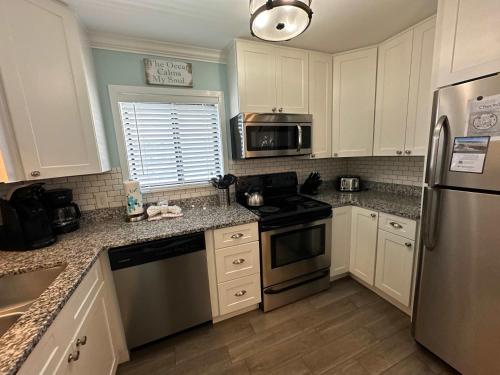 Hilton Head Resort 2BR Near Beach Pools Hot Tub photo 11
