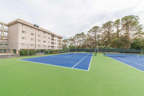 Hilton Head Resort 2BR Near Beach Pools Hot Tub photo 31