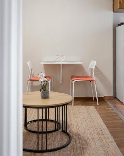 Acropolis Loft by DG Collection