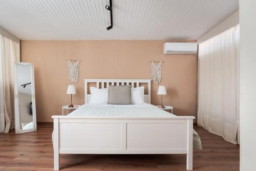 Acropolis Loft by DG Collection