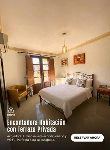 a bedroom with a bed and a chair at La casita de Adri habitación privada en alojamiento compartido en zona colonial in Santo Domingo