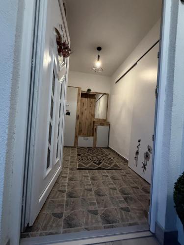 a hallway with a door and a tiled floor at Studio Apartman Jovičić in Bjelovar