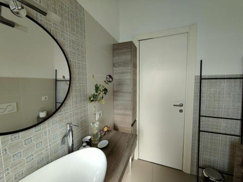 Private bedroom, bathroom, and terrace, metro, no kitchen